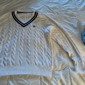 Aritzia sweater - never worn - size L